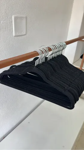Cabides de veludo adulto kit com 50 unidades