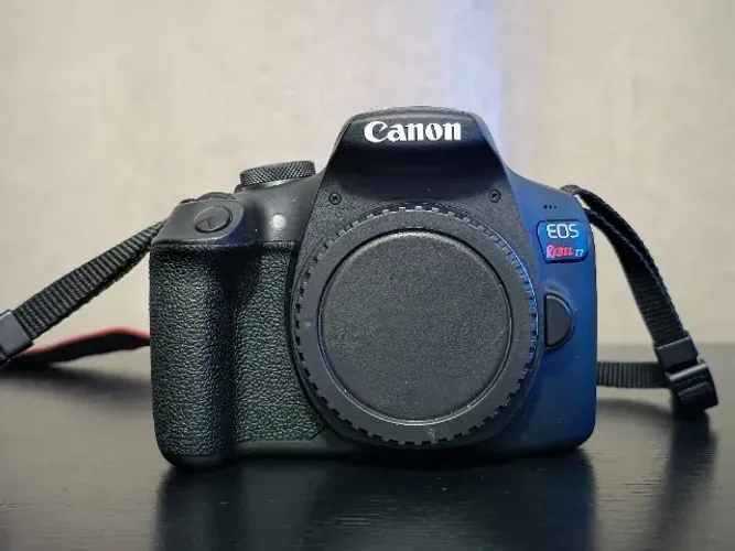 Kit Canon EOS Rebel T7+3 Lentes (18-55mm, 50mm f/1.8, 75-300mm)+Acessórios (Pouco uso)Us
