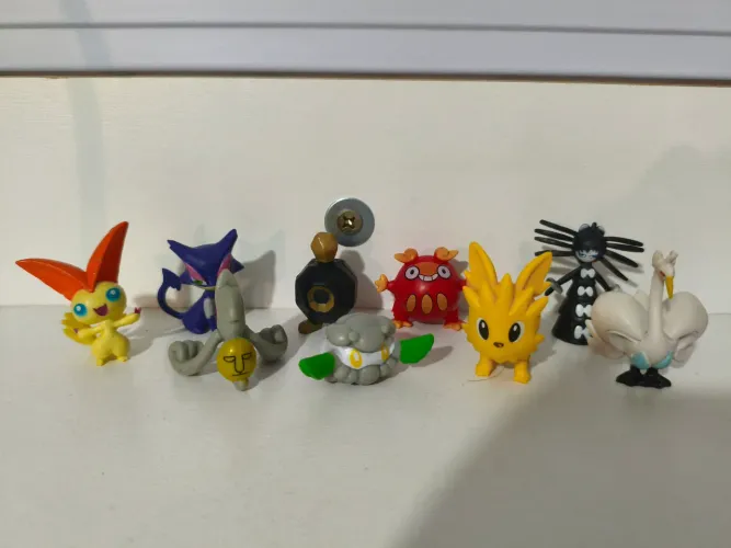 Lote 9 miniaturas Pokémon 5ª Geração (5A)