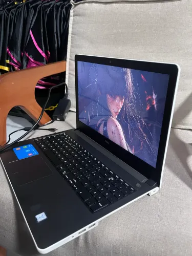 Notebook Dell branco no ponto pra serviço e jogos 