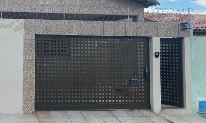 Portão vazado de garagem