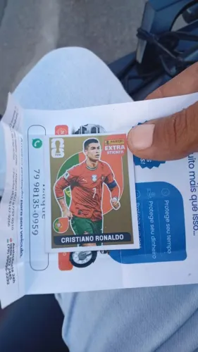 CR7 ouro.... figurinha 