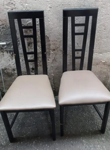 2 cadeiras de madeira 