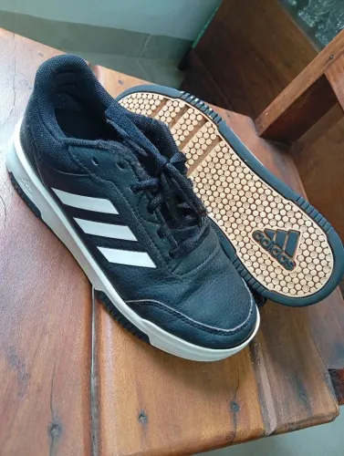 Tênis Adidas 