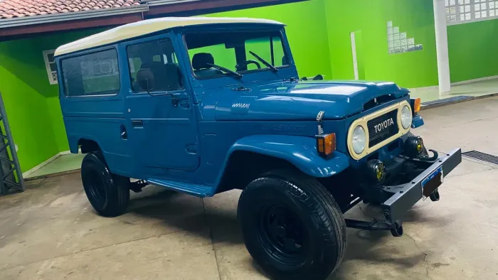 Toyota Band.Jipe Cap.de Aço Chas. Longo Diesel 1985