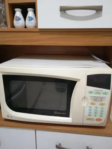 Microondas grande, potente, nunca foi ao conserto