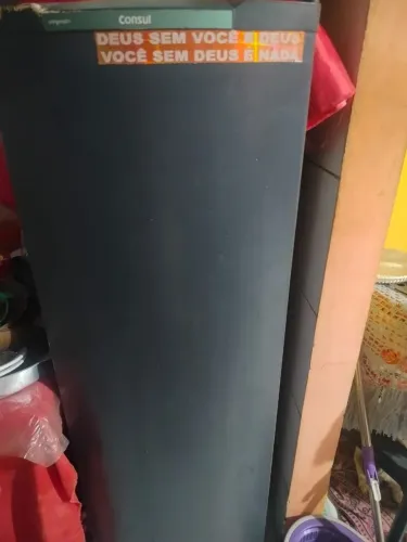 Vendo geladeira em bom estado nunca trocado motor geladeira bem valor 350 preço a negocia