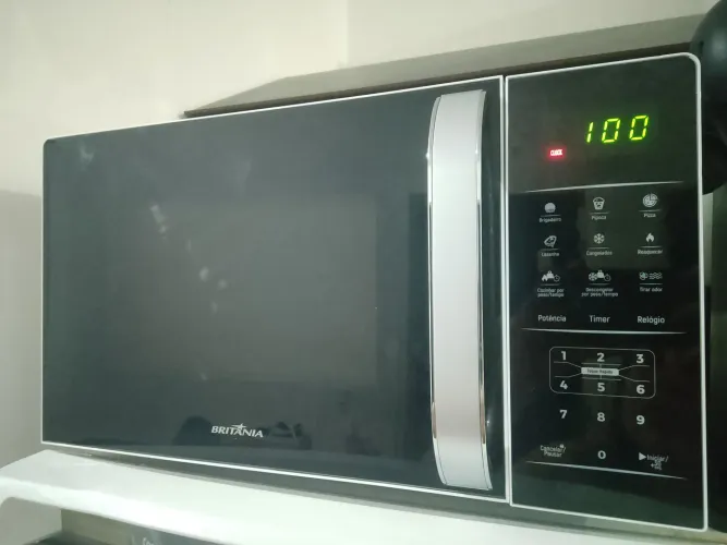 Microondas Britânia