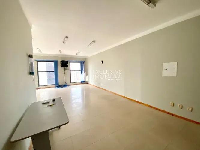 EXCELENTE SALA COMERCIAL NO METROPOLITAN TOWER
