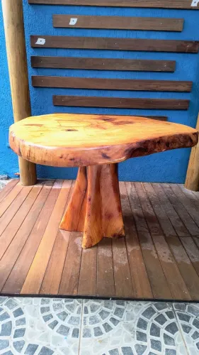 Mesa de madeira (jaqueira) nunca foi usada, motivo da venda: ficou grande na área gourmet 