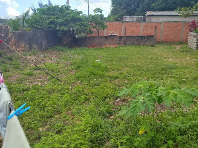 Vendo esse terreno próximo da praia 