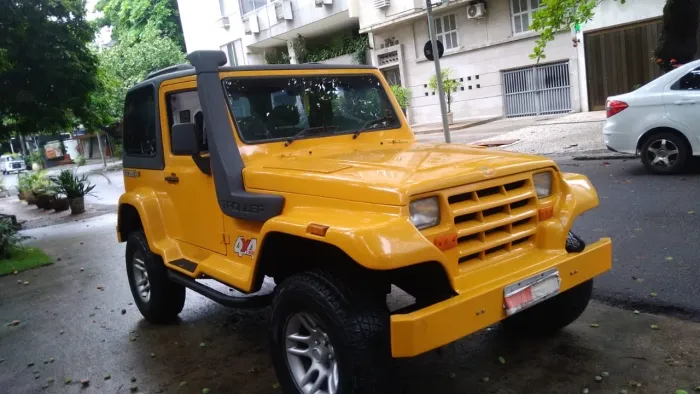 Troller T-4 4X4 2.8 TB Int. Cap. Rígida Diesel 2001