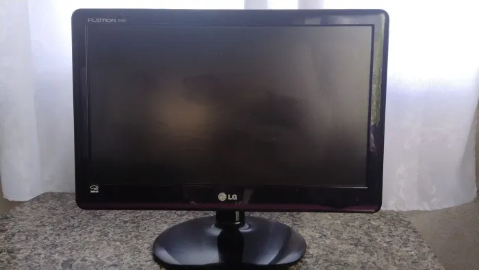 Monitor/TV LG E1950T- Retirada peças 