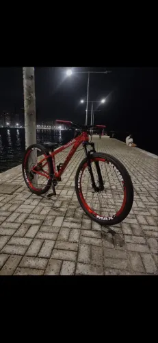 Bike a venda, mt200 traseiro e cubo pro7 traseiro. Sem troca.