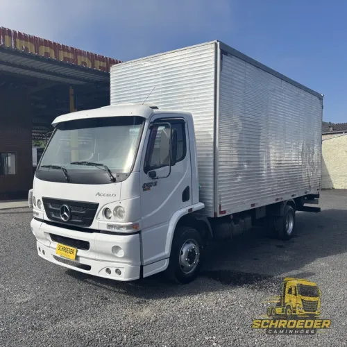 M.benz accelo 915