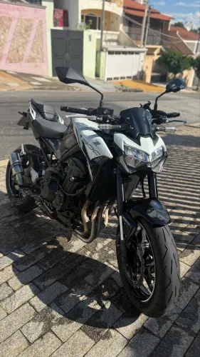 Kawasaki Z 900 BRANCA