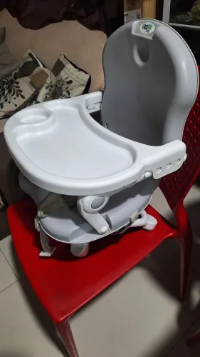 Cadeira de alimentação infantil