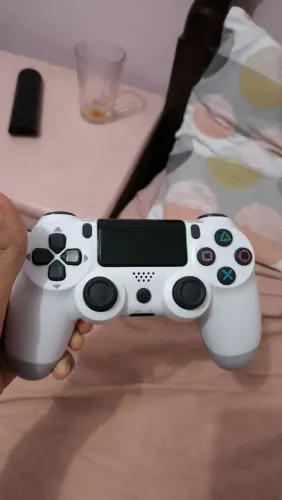 Vendo manate ps4 primeira linha acompanha cabo 2 metro