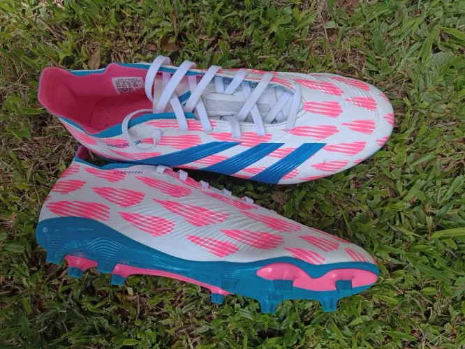 Chuteira Predator League campo