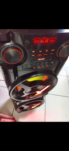 Vendo caixa de som moderna potente