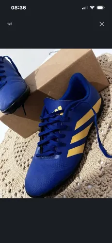 CHUTEIRA ADIDAS ORIGINAL TAMANHO 36 USADA APENAS 3 vezes em campo sintético , semi nova!!