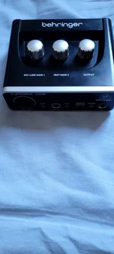 Interface de áudio behringer