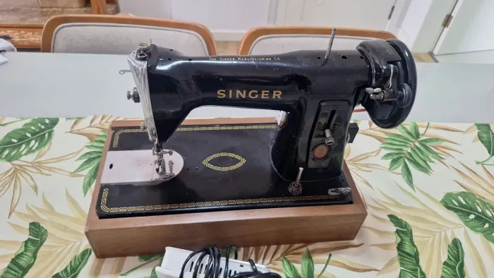 Maquina costura Sanger elétrica