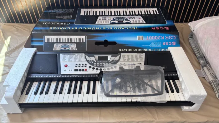 Teclado CSR K2000T 61 Teclas + Suporte + Fonte + Bolsa Transporte - Completo! 