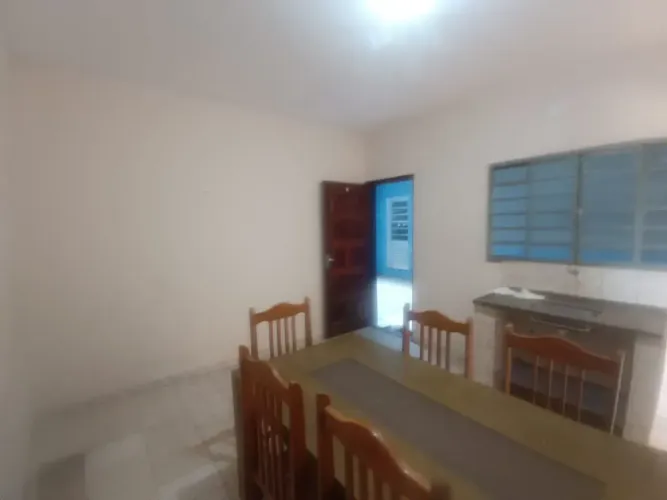 ALUGO CASA COM 2 CÔMODOS NO JARDIM VERA CRUZ (LR2882)