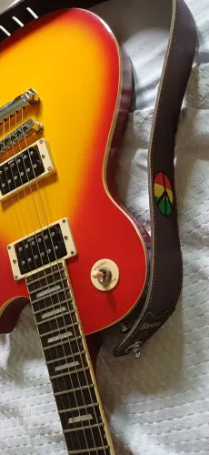 Guitarra Washburn Lespaul zerado em perfeito estado.