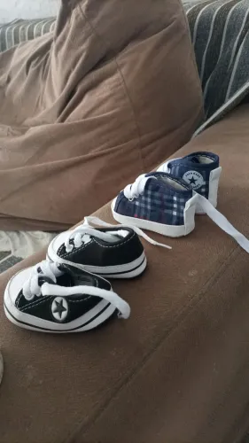 Dois sapatinhos masculino de 0,3 meses novos 