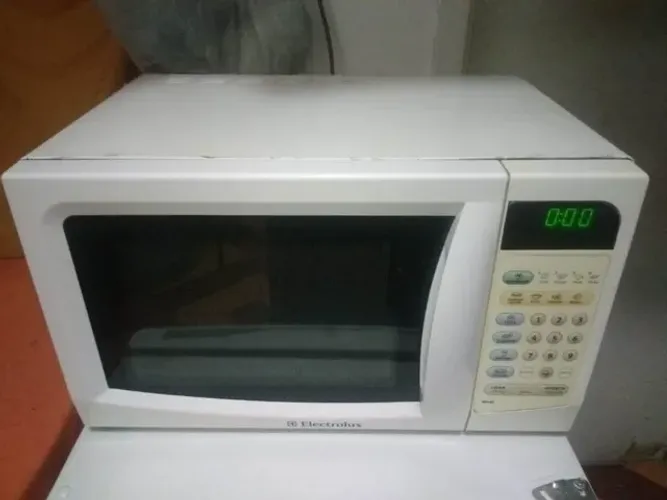 Microondas Electrolux ME18s Conservado