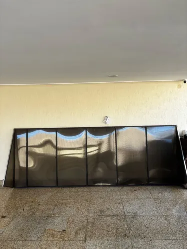 Toldo de Policarbonato Fumê com Estrutura Metálica 3,80 x 1,29 m