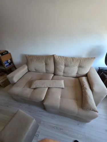 Vende-se sofá 2 lugares em bom estado