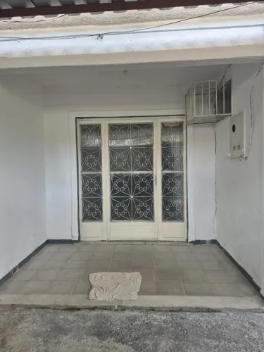 Aluga-se casa em Vila Emil