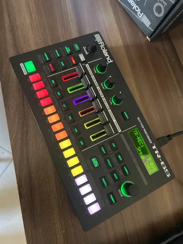 Drum Machine Aira Roland TR - 6S