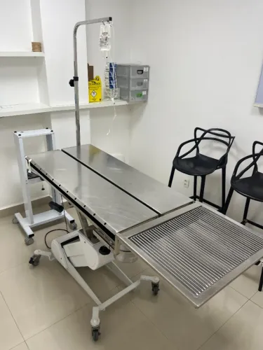 Mesa Cirúrgica Veterinária Pantográfica Metalvet Inox Elétrica