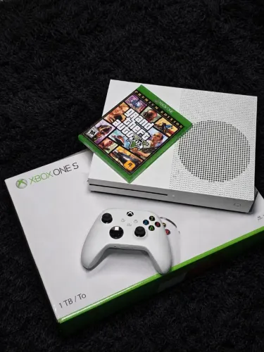 Xbox one s (seminovo) com GTA V