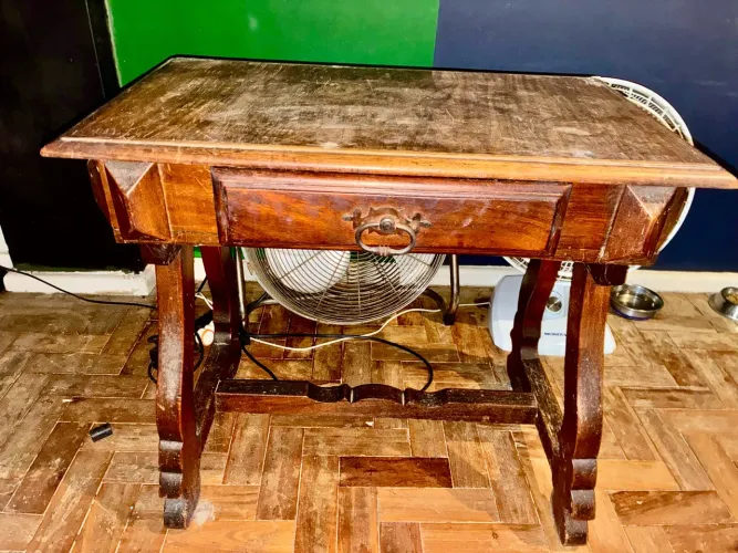 Mesa madeira com gaveta