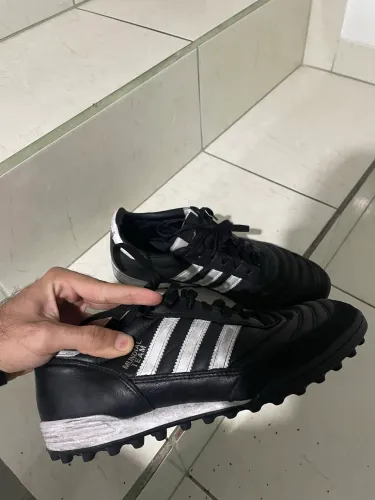 Chuteira adidas mundial team
