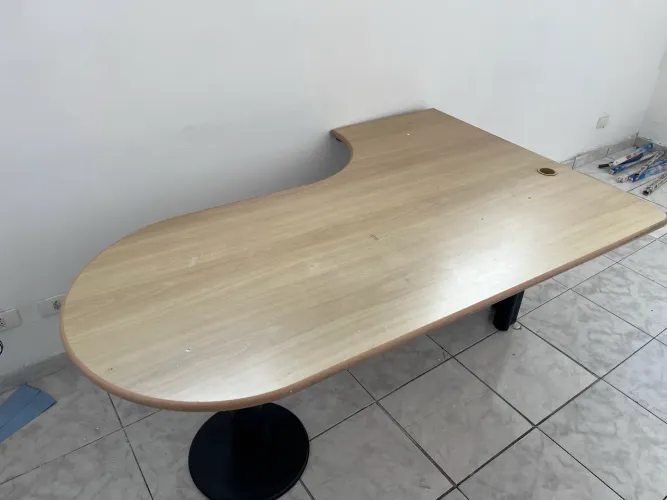 Mesa escritório em L