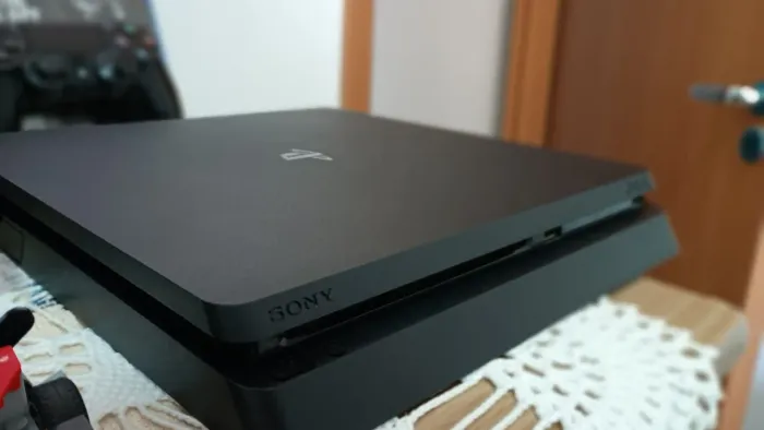 ? PlayStation 4 Slim 1TB com The Last of Us (Mídia física)