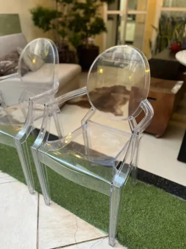 Cadeira Louis Ghost transparente com braços ? Futura Design