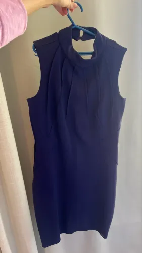 Vestido com etiqueta, justo . Marca: Dimy