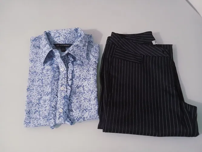 Vendo esse kit femenino calça e blusa social veste 38/40 pouco uso ótima qualidade