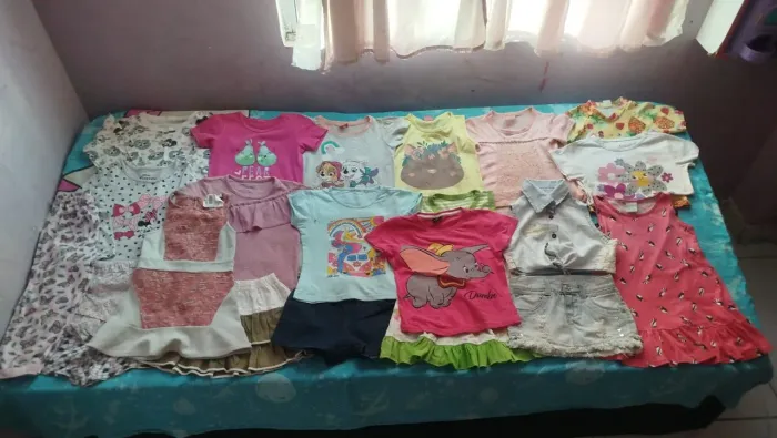 Lote de menina com 20 peças veste 4 anos