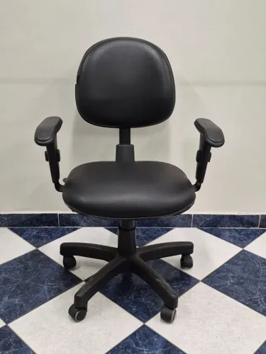 Cadeiras de escritório giratórias em couro