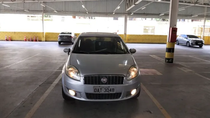 Fiat Linea Essence 1.8 Flex 16V 4P 2012