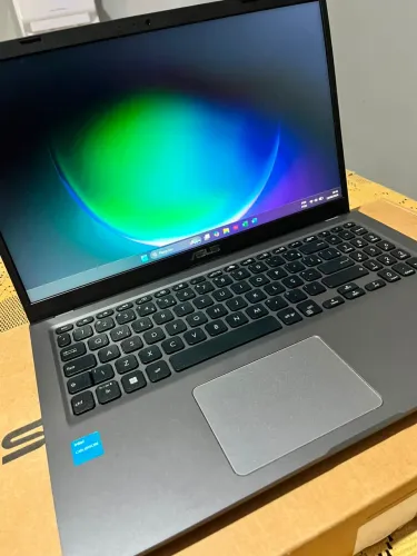 notebook asus, novo, ainda está na garantia, muito pouco tempo de uso.