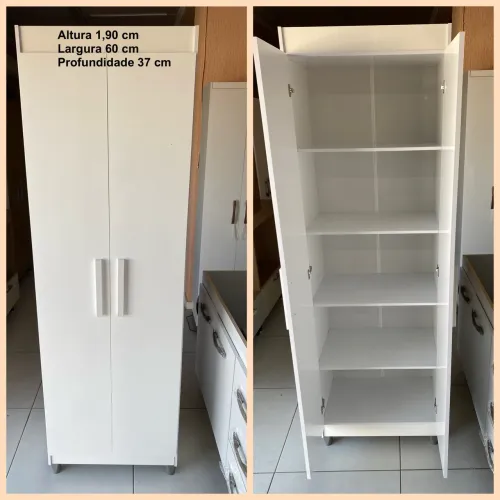 Armário multiuso com prateleiras